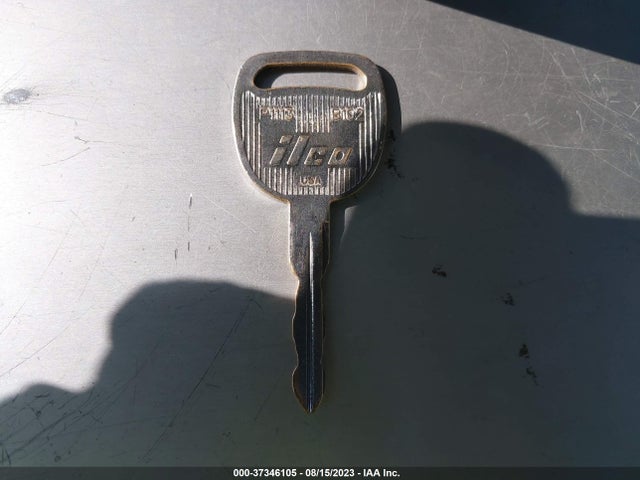 2002 CADILLAC ESCALADE VIN: 1GYEC63T22R103564