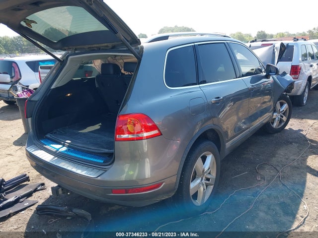 WVGEF9BP2ED011080 Volkswagen Touareg Lux