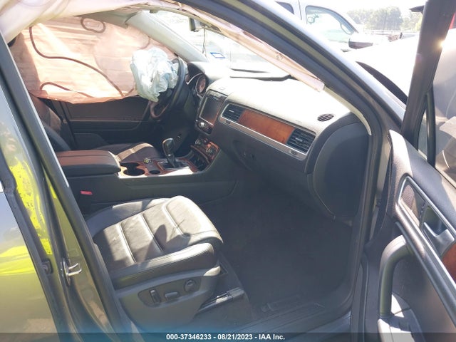 WVGEF9BP2ED011080 Volkswagen Touareg Lux