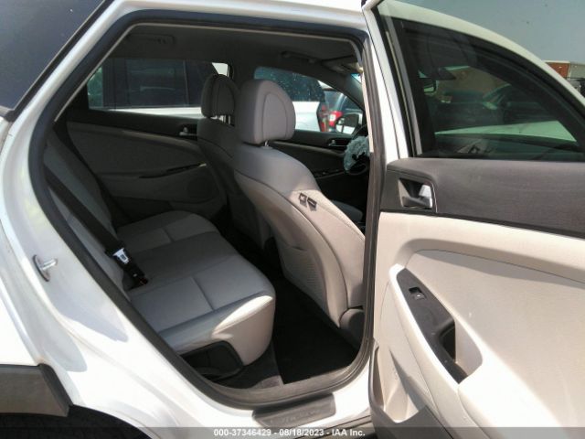 KM8J23A4XHU438123 Hyundai TUCSON SE