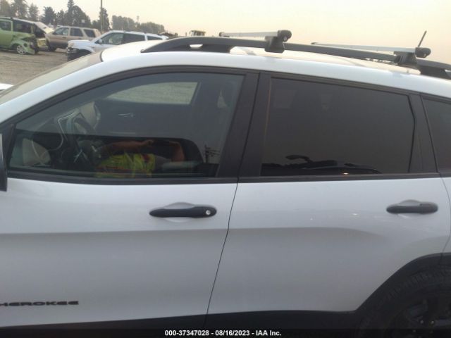 1C4PJMABXHW583673 Jeep Cherokee Altitude
