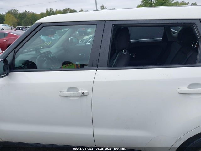 KIA SOUL + 2018 KNDJP3A59J7508696 Image 15