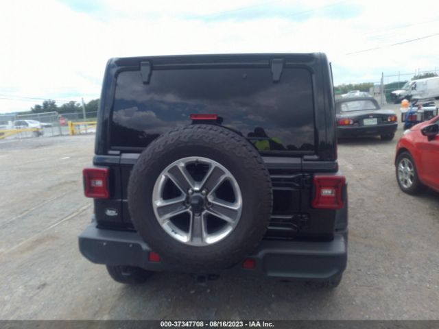1C4HJXEN8LW260922 Jeep Wrangler Unlimited Sahara