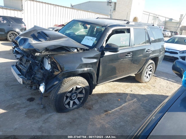 Toyota 4RUNNER SR5 2019 JTEBU5JR4K5685743 Image 2