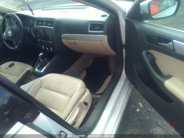 2014 VOLKSWAGEN JETTA SEDAN SE VIN: 3VWD17AJ7EM329293