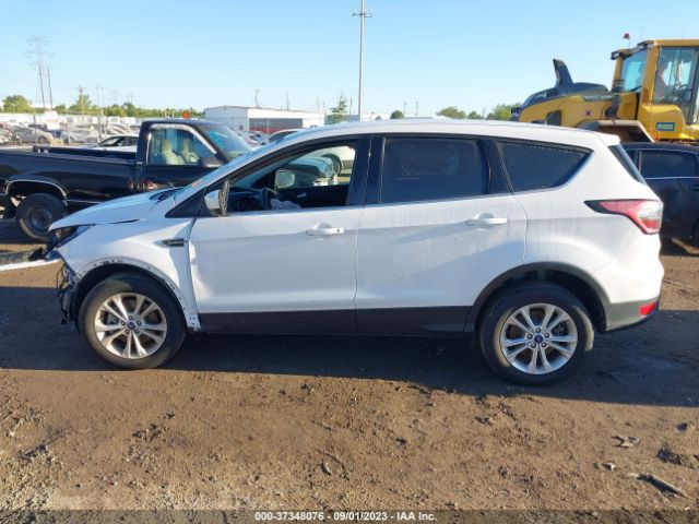 1FMCU9GD2HUB98613 Ford ESCAPE SE