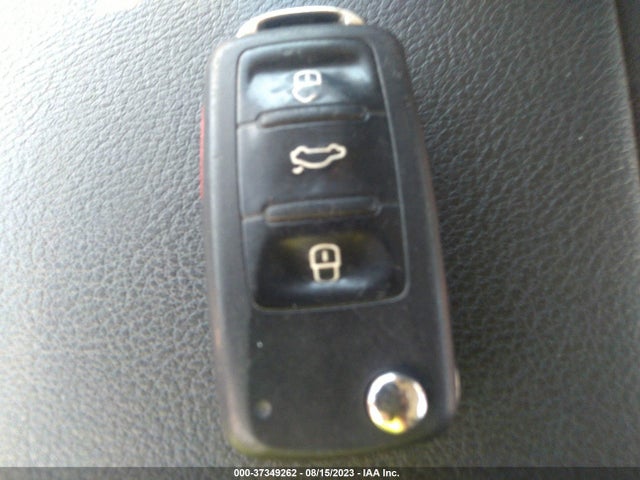 1VWBV7A38FC072354 Volkswagen Passat 2.0l Tdi Se W/sunroof