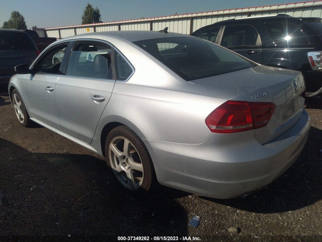 1VWBV7A38FC072354 Volkswagen Passat 2.0l Tdi Se W/sunroof