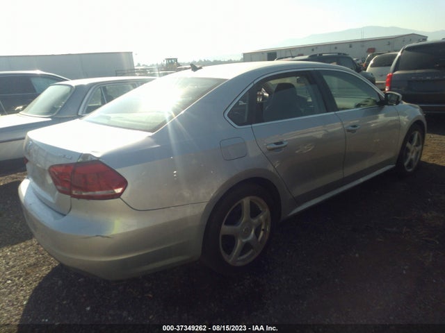1VWBV7A38FC072354 Volkswagen Passat 2.0l Tdi Se W/sunroof