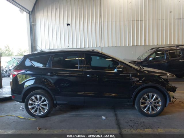 1FMCU0J95HUC95983 Ford Escape Titanium
