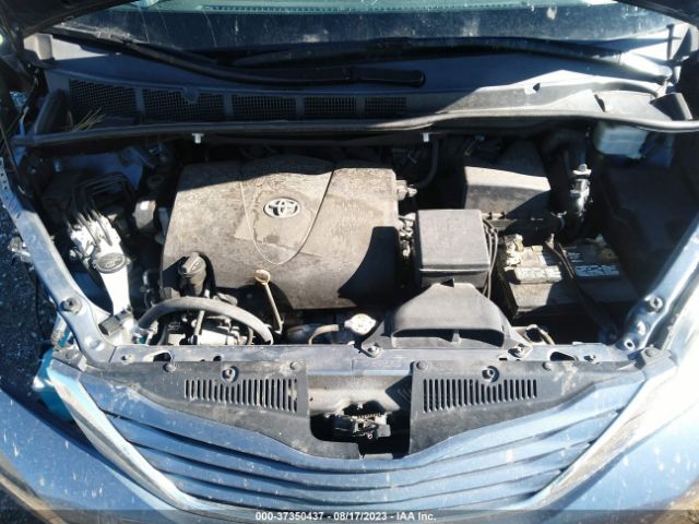 5TDKZ3DC4HS891357 Toyota SIENNA LE