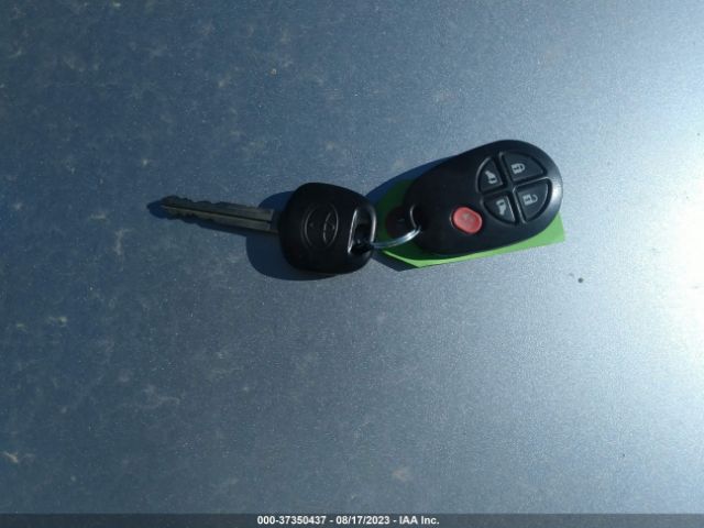 5TDKZ3DC4HS891357 Toyota SIENNA LE