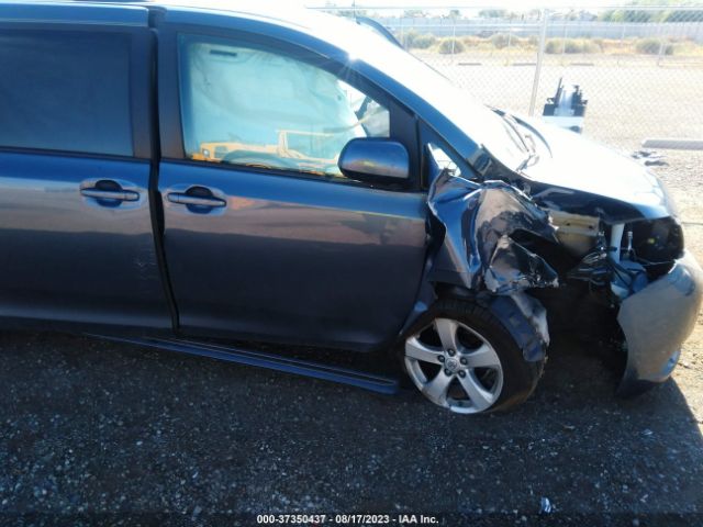 5TDKZ3DC4HS891357 Toyota SIENNA LE