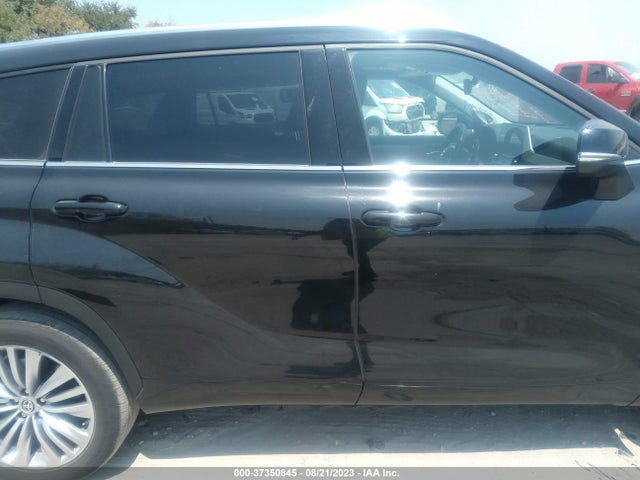 Toyota Highlander Platinum 2022 5TDFZRBH0NS208326 Image 13