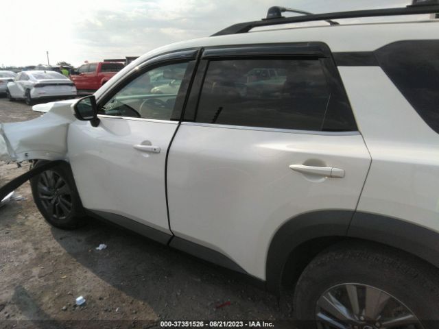 5N1DR3BD8NC272953 Nissan Pathfinder Sv