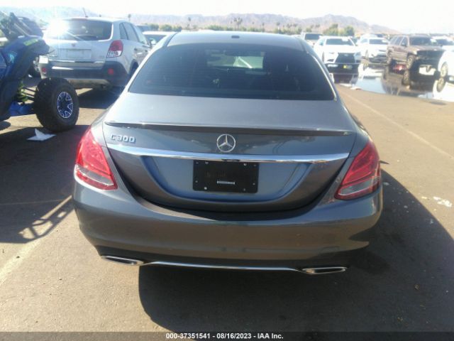 55SWF4JB8JU264875 Mercedes-Benz C-class C 300