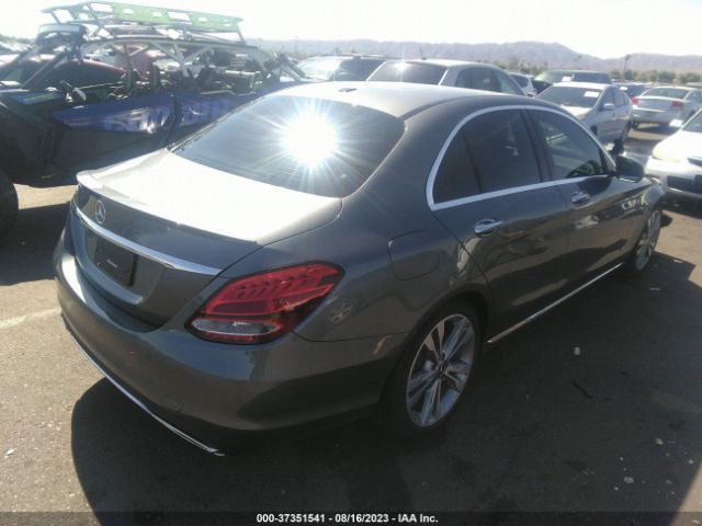 55SWF4JB8JU264875 Mercedes-Benz C-class C 300