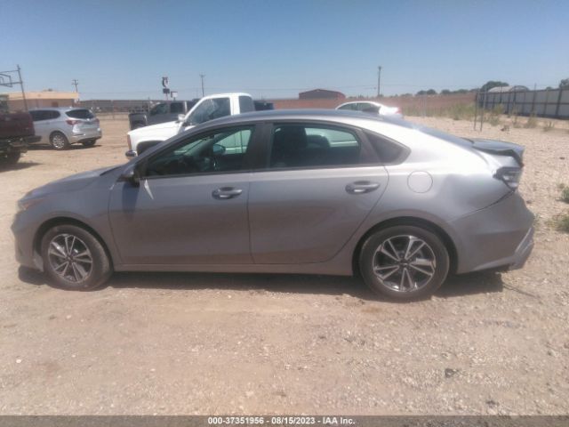 3KPF24AD5NE482069 KIA Forte Lxs