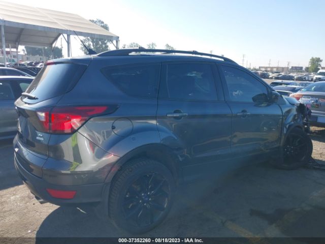 1FMCU0GD2KUA42106 Ford ESCAPE SE