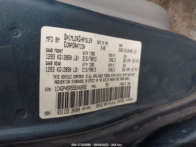 2005 CHRYSLER TOWN & COUNTRY VIN: 1C4GP45R55B342032