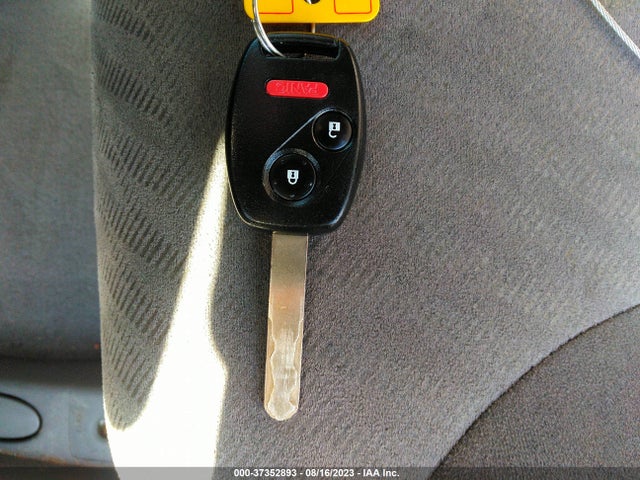 2011 HONDA CIVIC LX VIN: 2HGFG1B62BH517412