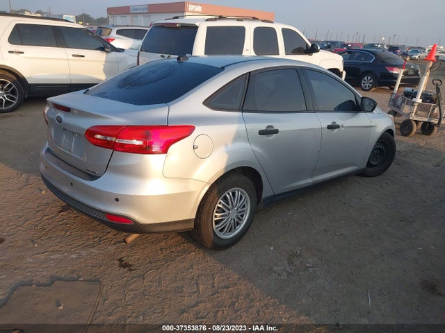 Ford FOCUS S 2016 1FADP3E28GL322361 Image 4