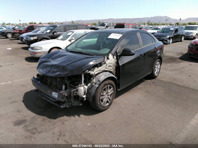 Chevrolet SONIC LS 2018 1G1JB5SH8J4113583 Image 2