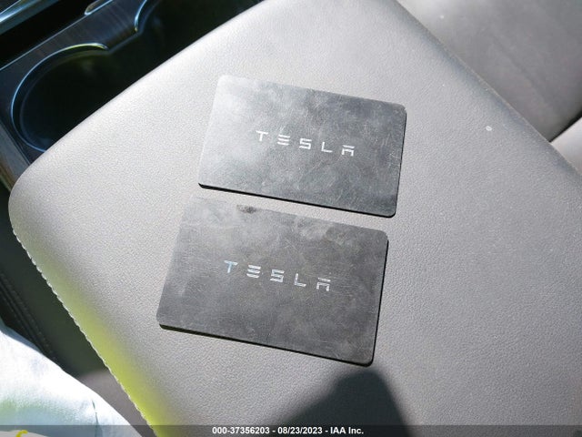 2023 Tesla Model X, VIN: 7SAXCDE52PF368034