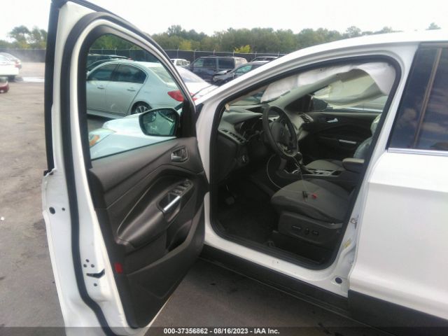 1FMCU0GD4HUC97848 Ford ESCAPE SE