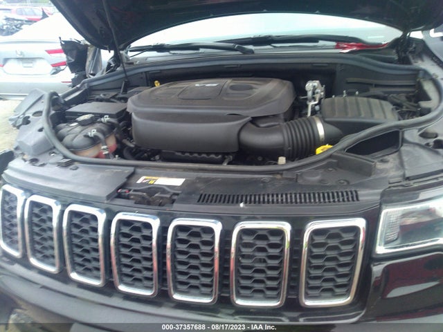 1C4RJFAG7JC195100 Jeep Grand Cherokee Laredo E