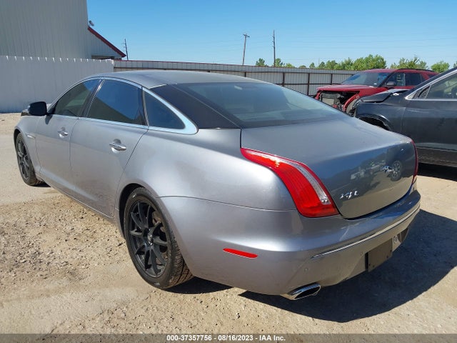 2011 JAGUAR XJ SAJWA2GB8BLV10562 Photo 2