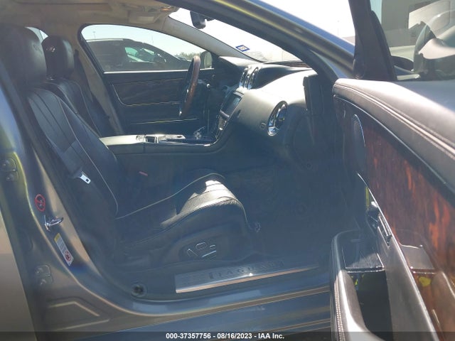 2011 JAGUAR XJ SAJWA2GB8BLV10562 Photo 4