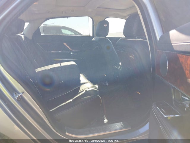 2011 JAGUAR XJ SAJWA2GB8BLV10562 Photo 7