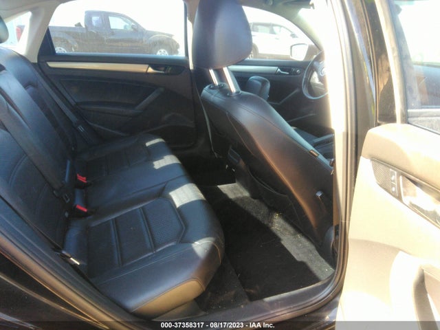 1VWAT7A36EC107215 Volkswagen Passat Wolfsburg Ed