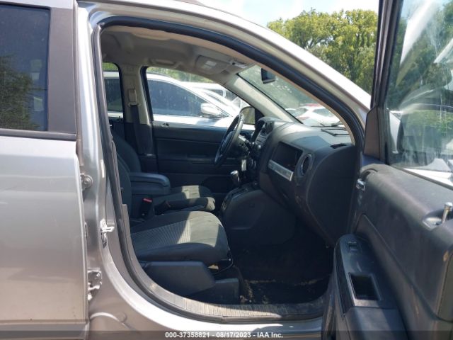 1C4NJCBA9GD568258 Jeep Compass Sport