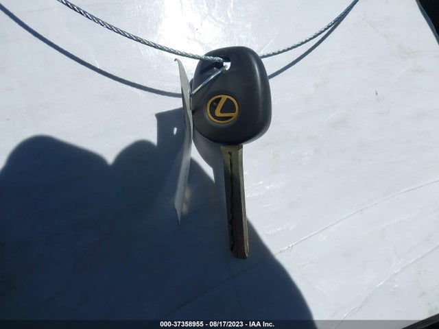 2000 LEXUS LX 470 VIN: JT6HT00W0Y0080580