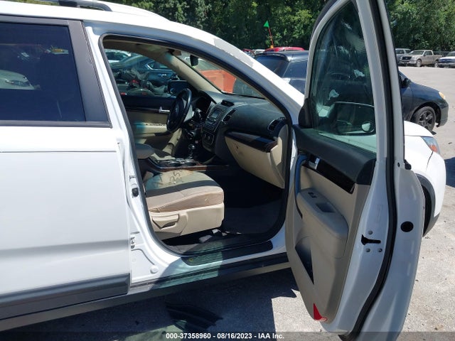 KIA SORENTO LX 2014 5XYKT4A74EG461786 Image 5