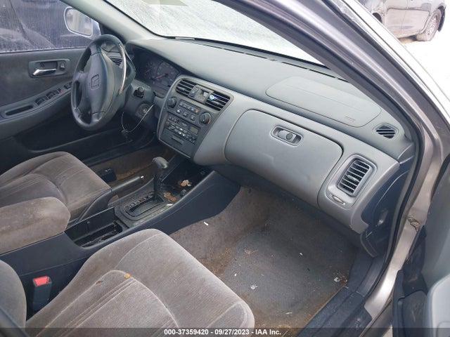 2000 HONDA ACCORD SDN LX VIN: 1HGCG5643YA145153