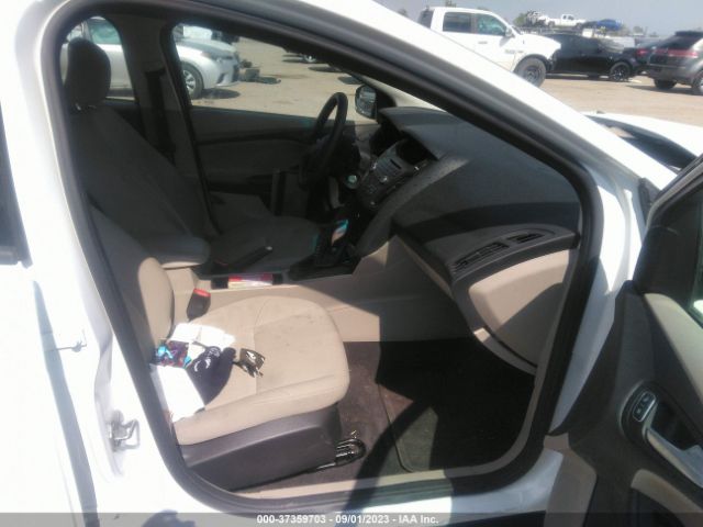 1FADP3K22GL271766 Ford FOCUS SE