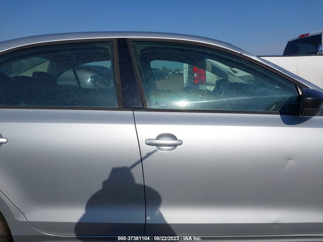 3VW2K7AJ7EM334109 Volkswagen Jetta Sedan S