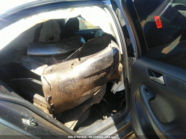 3VW2K7AJ2FM215725 Volkswagen Jetta Sedan 2.0l S