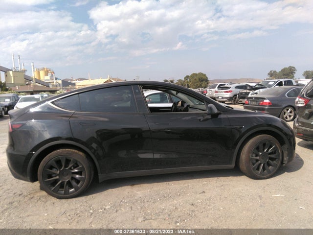 Tesla Model Y Long Range 2023 7SAYGDEE0PF707396 Image 3