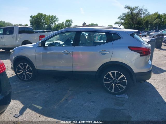 JN1BJ1CRXJW208667 Nissan Rogue Sport Sl