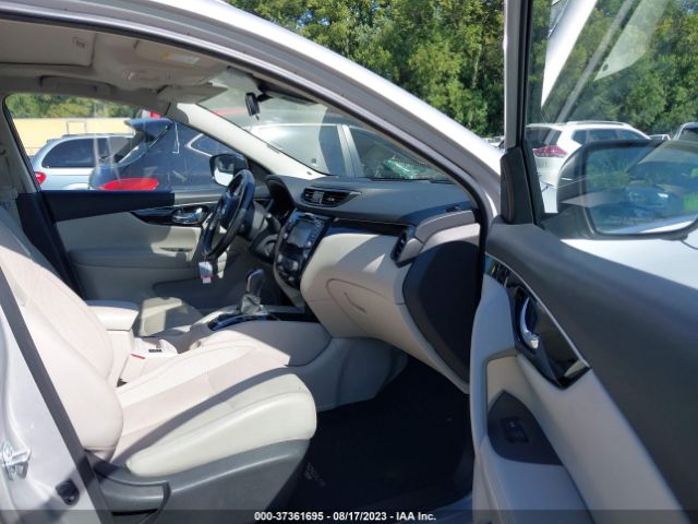 JN1BJ1CRXJW208667 Nissan Rogue Sport Sl