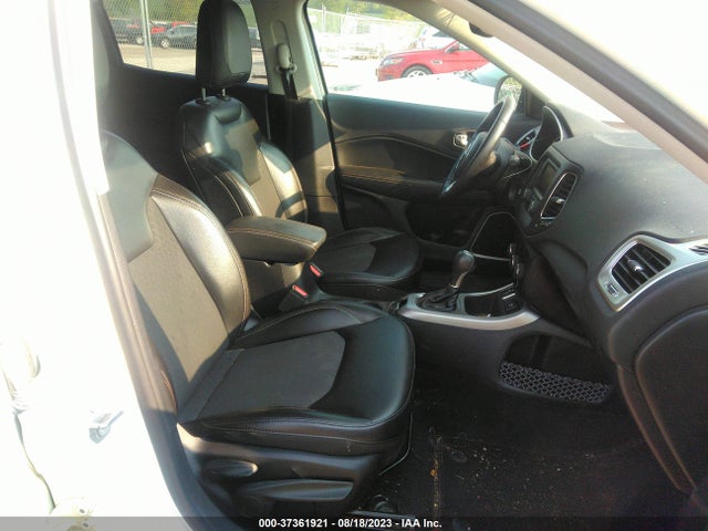 3C4NJCBB9JT356194 Jeep Compass Latitude