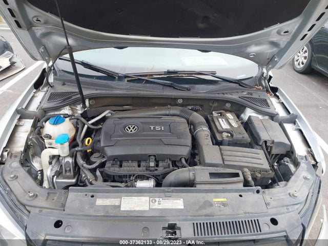 1VWAT7A39FC100454 Volkswagen Passat 1.8t Limited Edition