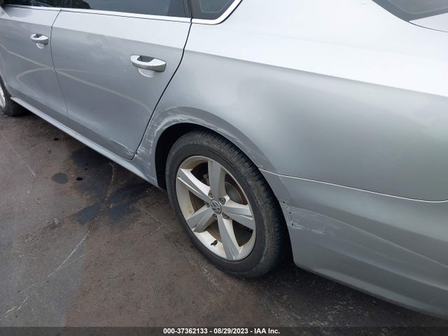 1VWAT7A39FC100454 Volkswagen Passat 1.8t Limited Edition
