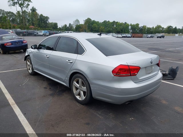1VWAT7A39FC100454 Volkswagen Passat 1.8t Limited Edition