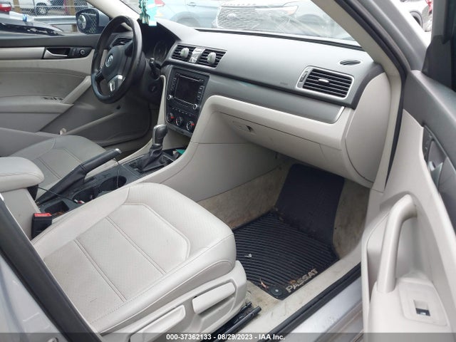 1VWAT7A39FC100454 Volkswagen Passat 1.8t Limited Edition