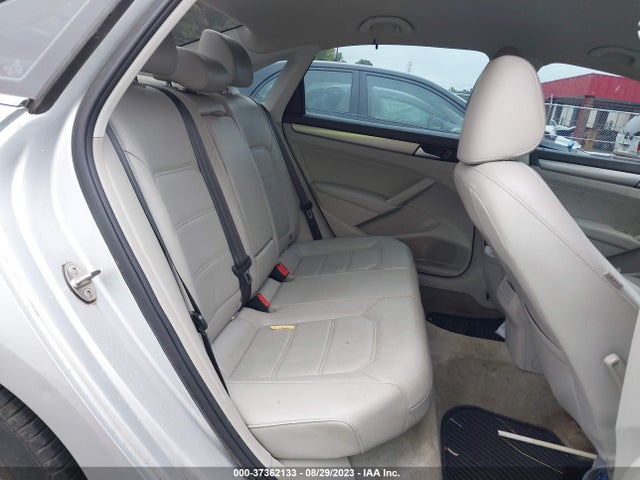 1VWAT7A39FC100454 Volkswagen Passat 1.8t Limited Edition